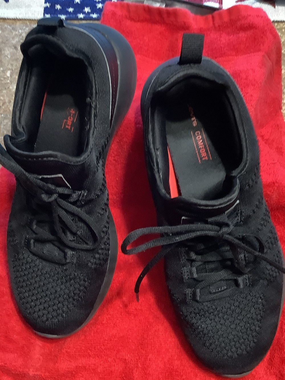 MEN’S BLACK KNIT LACE- UP COMFORT SNEAKERS